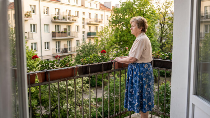 W galerii mierzyłam sukienkę na wesele wnuka. W przymierzalni obok synowa z mamą wybierały garsonkę - nie wiedziały, że za zasłonką jestem ja. Synowa tłumaczyła, że "od stycznia teściowa idzie do kawalerki Kuby"