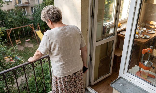 Mąż odszedł do młodszej dwanaście lat temu. W środę zadzwoniła jego siostra: młodsza wystawiła mu walizki na klatkę i wymieniła zamki, pyta, czy przyjmę go "na tydzień, masz przecież miejsce"