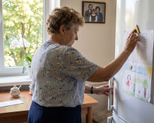 Syn od wiosny pożycza ode mnie "do pierwszego" - "ledwo ciągniemy, mamo". W niedzielę pod kościołem jego teściowa podziękowała mi, że wychowałam "takiego dobrego syna": dzieci zafundowały im tydzień w Egipcie