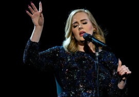 Adele pojawiła się przed kamerą w eleganckim stroju i potwierdziła dawne plotki