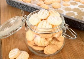 Ciastka „Płatki śniegu”. Ciasteczka są niezwykle delikatne