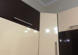 Czyszczę szafki kuchenne, aż zaczynają lśnić i wybielam ręczniki za pomocą jednego sprytnego środka