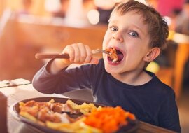 Ten chłopiec wpadł w furię w restauracji. Przeczytaj tylko, kto go powstrzymał