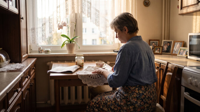Mąż odszedł do innej, a jego mama została - osiemdziesiąt lat, blok obok. Przez dziewięć lat woziłam jej obiady i leki, bo syn "nie miał jak". Mieszkanie zapisała mi u notariusza. Były mąż dowiedział się przy odczytaniu