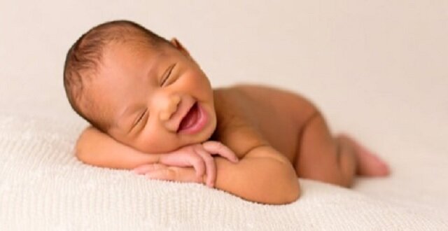 Zdjęcia najsłodszych i bezcennych uśmiechów noworodków