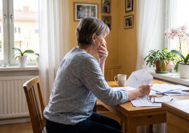 Po pogrzebie mamy brat od razu zabrał zegarek taty, "na pamiątkę". Miesiąc później zadzwonił notariusz: mama rok temu przepisała mieszkanie na niego. Byłam przy niej codziennie. On przyjeżdżał dwa razy w roku