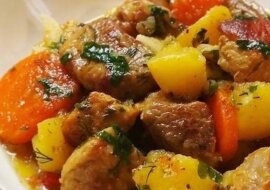 Obfity, aromatyczny i bardzo smaczny gulasz