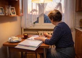 Na chrzcinach prawnuka mama wstała z kieliszkiem i ogłosiła, że dom pod Kockiem zapisała Marianowi - "bo Marian ma syna, nazwisko zostanie". Wszyscy wypili. Podatek i węgiel za ten dom od 2017 roku płacę ja.