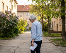 Syn przez trzy lata powtarzał, żebym przepisała na niego mieszkanie. Mówił: "Po co ci te rachunki, ja się wszystkim zajmę". Przepisałam w kwietniu. W maju dostałam pismo od jego prawnika z terminem wyprowadzki