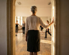 Mam 61 lat i zapisałam się na kurs tańca. Pierwszy raz od rozwodu ktoś zaprosił mnie do tanga. Dzieci mówią, że powinnam się zachowywać "stosownie do wieku"