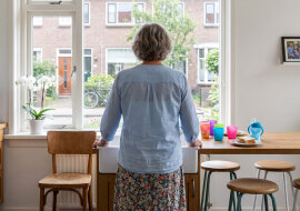 Córka zaprosiła mnie do Holandii na dwa miesiące - "zobaczysz Amsterdam, mamo". Amsterdam widziałam z okna autobusu z lotniska. W czwartek sąsiadka z naprzeciwka, zapytała, czy to ja jestem tą nową opiekunką do dzieci