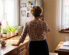 Syn co miesiąc brał ode mnie gotówkę na ubezpieczenie domu, "przez znajomego agenta wychodzi taniej". Po lipcowej wichurze zadzwoniłam zgłosić uszkodzony dach. Pani z infolinii znalazła moją polisę - wygasła trzy lata temu