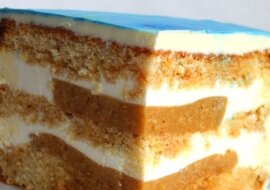 Ciasto biszkoptowe "Karmelowa gruszka" z delikatnym kremem
