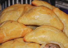 Przygotowujemy w domu koperty z gotowanym mięsem mielonym: doskonałe danie bez zbędnych kłopotów