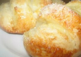 Piękne i smaczne waniliowe bułeczki z cukrem. Wspaniały przepis na ciasto