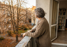 Córka zadzwoniła z propozycją: sprzedajmy mieszkanie po babci, podzielimy się po połowie. Zgodziłam się. Tydzień później dowiedziałam się, że już umówiła się z notariuszem