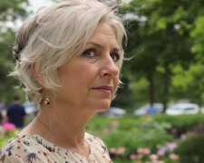 Kiedy przyjechałam na spotkanie klasowe, nie spodziewałam się niczego. Ale kiedy wszedł on - znowu miałam 17 lat, serce waliło jak wtedy, a cały świat zamilkł