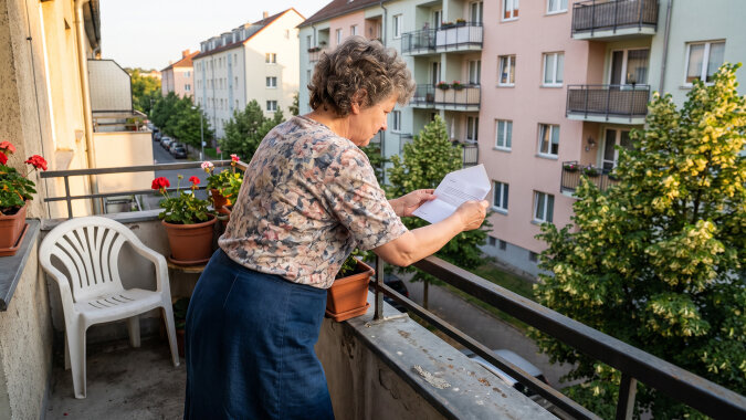 Syn poprosił, żebym poręczyła mu kredyt na samochód. "Czysta formalność, mamo, bank tak wymaga". W lipcu przyszło do mnie pismo: trzy raty zaległe, wzywają do zapłaty. Rata jest wyższa niż moja emerytura
