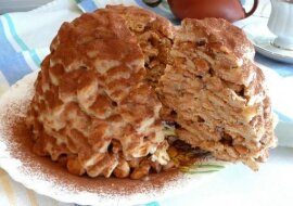 Tort z krakersów w kształcie rybek. Szybko i bez pieczenia