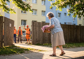 Na osiedlu mówią na mnie "pani Halinka od zupy" - od zimy zostawiałam garnek chłopakom z budowy. W piątek skończyli budowę i przyszli we czterech. Przez weekend wyremontowali mi łazienkę