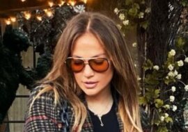 Jennifer Lopez pokazała z czym nosić płaszcz w kratę, by wzbudzać podziw innych