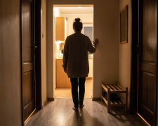 Brat po rozwodzie zamieszkał u mnie "na chwilę". Minął rok. Mąż powiedział, że albo brat się wyprowadzi, albo on. A ja nie wiem, jak wyrzucić brata, który nie ma dokąd iść