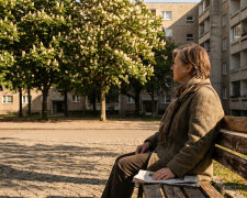 Sprzedałam działkę po rodzicach i podzieliłam pieniądze równo między troje dzieci. Dwa miesiące później syn powiedział, że siostra dostała więcej, bo ja jej "na pewno coś dołożyłam po cichu"