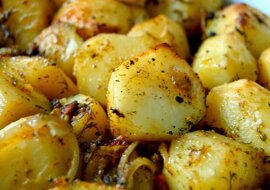 Idealne do obiadu ziemniaczki z czosnkiem pieczone w rękawie