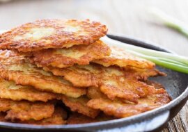 Smak uderza w zmysły. Fenomenalny przepis na placki ziemniaczane