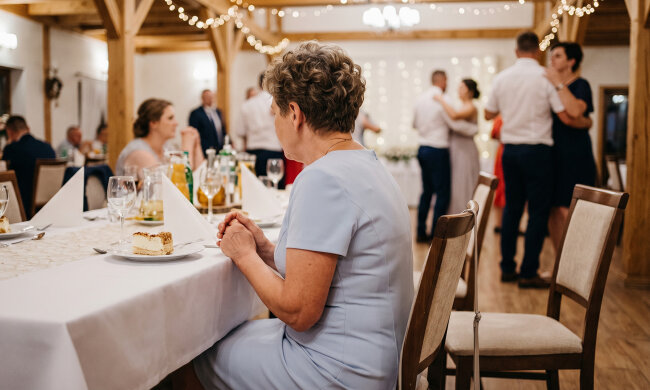 Syn skończył politechnikę, córka jest pielęgniarką. Wychowałam ich na drugiej zmianie w przędzalni, ojciec nie dołożył złotówki. Na weselu syna usłyszałam, jak mówi przy wódce: "dobre geny, po mnie"