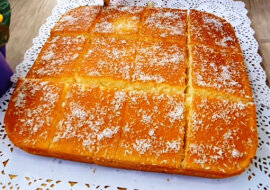 Mąka, mleko i jajka. Ekonomiczne ciasto: niesamowicie delikatne