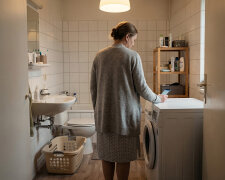 Mąż co miesiąc przelewał pieniądze komuś, kogo zapisał w telefonie jako "hydraulik". Przez cztery lata myślałam, że to naprawy w garażu. Okazało się, że spłacał kredyt swojej dorosłej córki z pierwszego małżeństwa