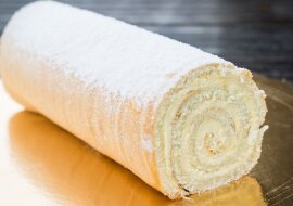 Rolada śmietankowa w 30 minut. "Królowa Śniegu" to deser, który zadowoli każde podniebienie