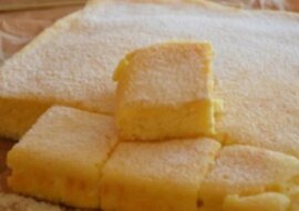 Błyskawiczny przepis na ciasto z twarogiem. Każdy kawałek rozpływa się w ustach