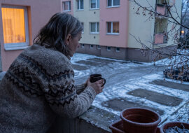 Mąż od lat w każdy wtorek wychodził wieczorem na męskie koło różańcowe. W styczniu przy kolędzie pochwaliłam się księdzu, że mój taki zaangażowany. Ksiądz odstawił filiżankę i powiedział, że koło mężczyzn rozwiązało się dwa lata temu