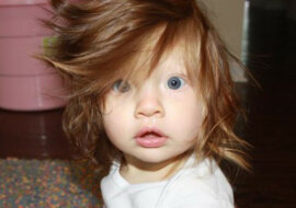 Dzieci, które od urodzenia mają piękną fryzurę