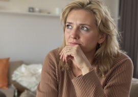 "Całe życie wierzyłam, że jestem adoptowana. Przez lata czułam się obca we własnym domu": Dopiero mama wyznała mi prawdę