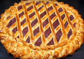 Przepis na magicznie pyszne kruche ciasto z dżemem. Doskonały wypiek na przyjęcia