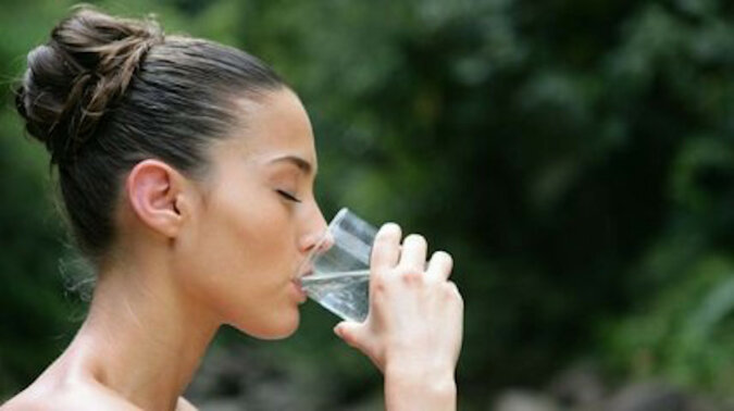 Dlaczego picie wody tuż po przebudzeniu jest niezwykle istotne dla Twojego zdrowia
