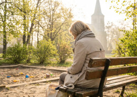 Syn nie odzywał się do mnie przez sześć lat po tamtej kłótni o mieszkanie babci, aż w marcu przyszedł list bez nadawcy. W środku zdjęcie chłopca z moimi oczami i jedno zdanie: "Ma trzy lata i pyta, czemu nie ma babci"