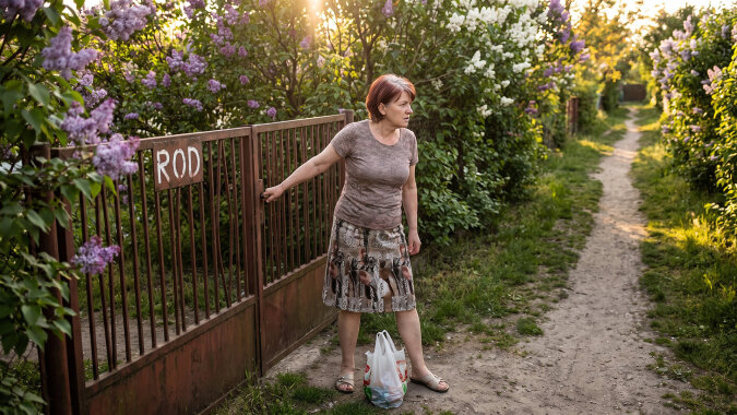 Mąż od jesieni w każdą środę wychodzi na brydża do Henryka. Na imieninach kuzynki Henryk podszedł z kieliszkiem i zapytał przy wszystkich: "Kiedy wracasz do nas grać? Od roku czekamy"