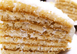 Delikatne ciasto z kaszy manny bez pieczenia w piekarniku - smaczniejsze niż jakikolwiek biszkopt