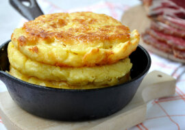 Pyszne placki kukurydziane z serem zamiast pieczywa