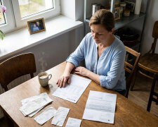 Mąż odszedł do młodszej jedenaście lat temu, zostawił mnie z kredytem i dwójką dzieci. W zeszłym tygodniu zapłaciłam ostatnią ratę za to mieszkanie. Wczoraj zadzwonił i zapytał, czy nie sprzedalibyśmy "naszego" mieszkania, bo on teraz w kłopotach