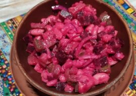 Zrobiłam sałatkę warzywną według przepisu z zeszytu mojej babci