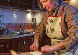 "Myślę, że byłoby lepiej, gdybyś przeniosła się do pokoju przechodniego": Przez dziesięć lat babcia zajmowała się całym domem i wychowywała ich dzieci