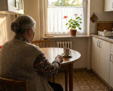 Dałam wnukowi pieniądze na studia - co miesiąc przelewałam tysiąc złotych przez dwa lata. Okazało się, że wnuk skreślony z listy studentów po pierwszym semestrze