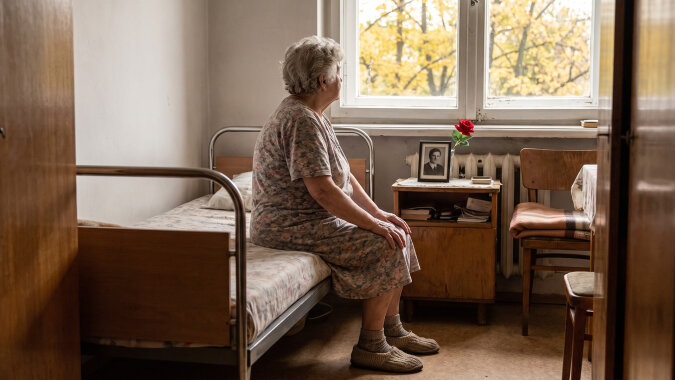 Mama mieszka u brata "na wszystkim gotowym". W październiku poprosiła, żebym kupiła jej buty na zimę, bo nie chce prosić Wojtka. Przy herbacie wyszło, że całą emeryturę oddaje co miesiąc jemu. Na buty prosi mnie