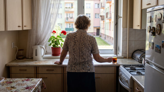 Sąsiadce z parteru, samotnej z dwójką, od zimy odbieram młodszego z przedszkola - pracuje do siedemnastej. Synowa powiedziała w niedzielę, że "obce dzieci mama niańczy, a na własne wnuki nie ma czasu"