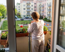 Na osiedlu jestem podobno "od kojarzenia" - trzy pary przez dwa lata, w tym pan z apteki i wdowa spod dziewiątki. Wczoraj przyszła kobieta z bloku obok zapytać, czy nie znam kogoś porządnego
